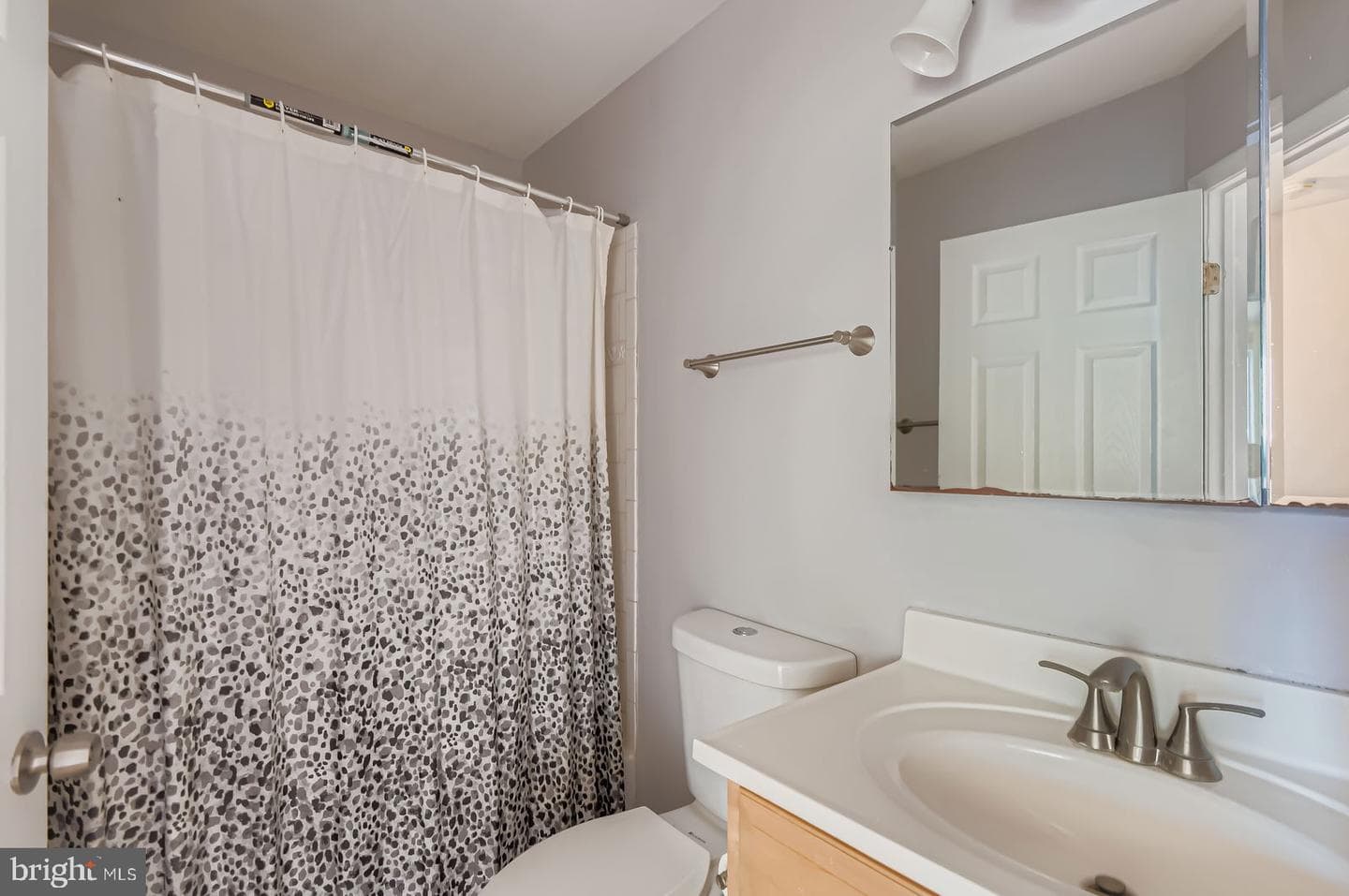 2535 N Howard Street photo 13