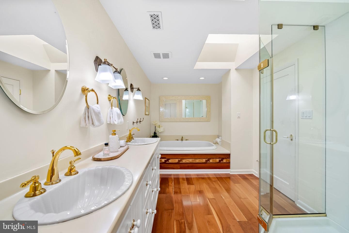 107 W Lee Street photo 58