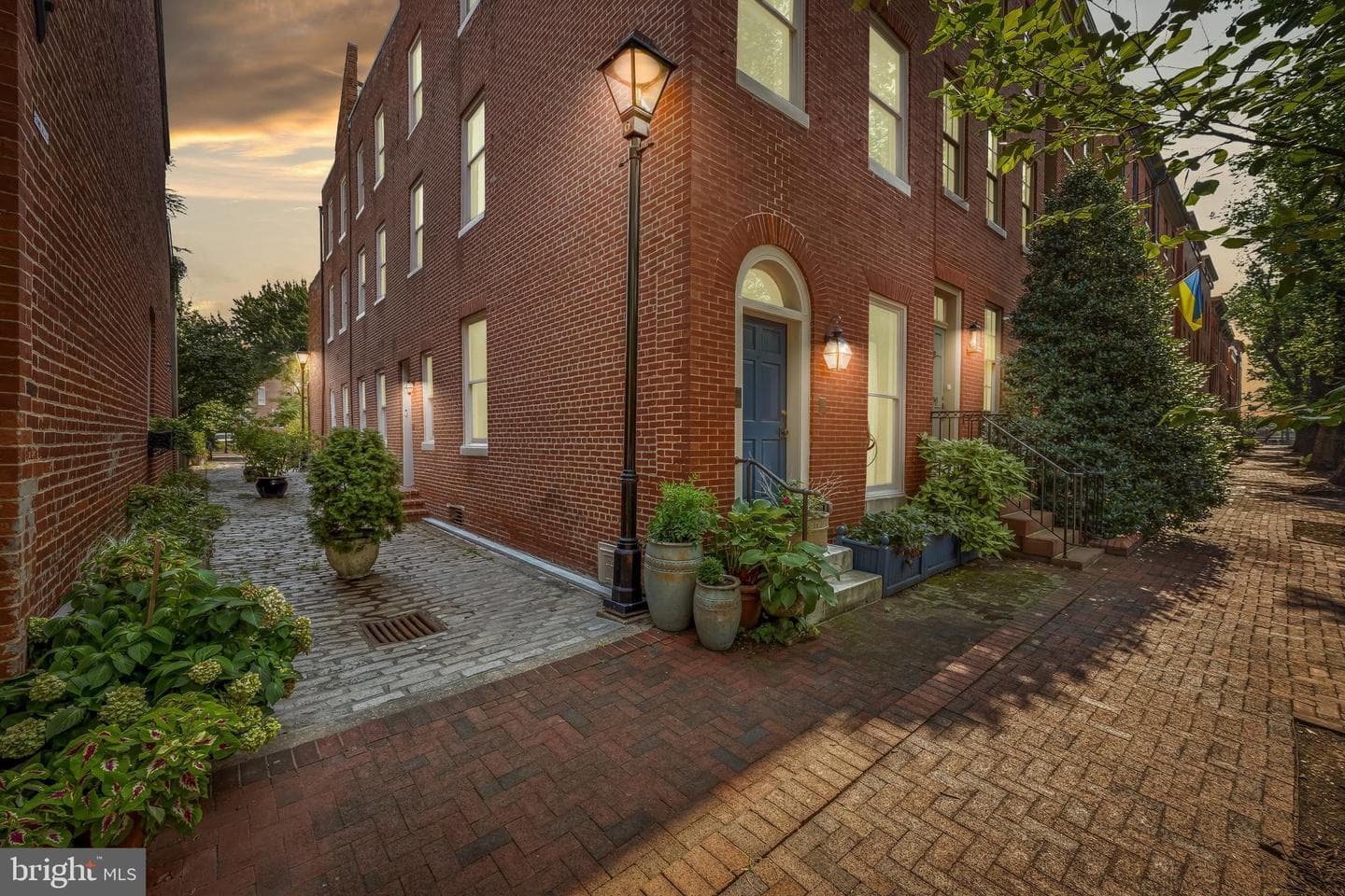 107 W Lee Street photo 71