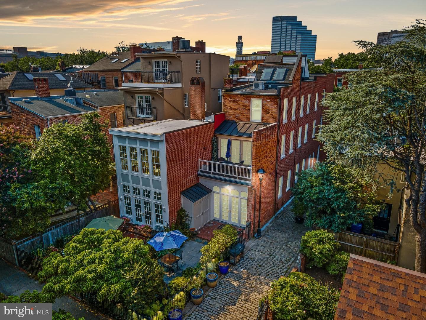 107 W Lee Street photo 74