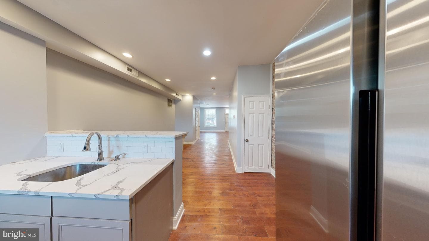 2714 The Alameda photo 10