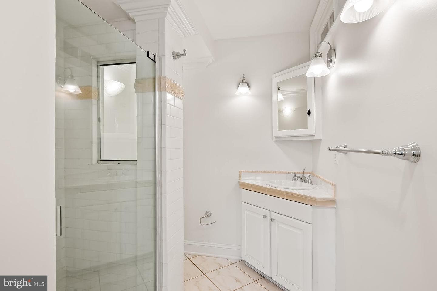 1114 S Clinton Street photo 32
