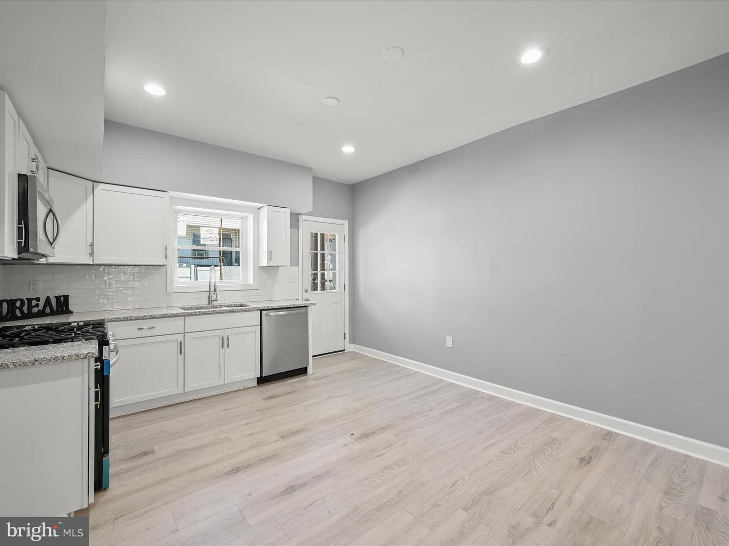 405 S Newkirk Street photo 15