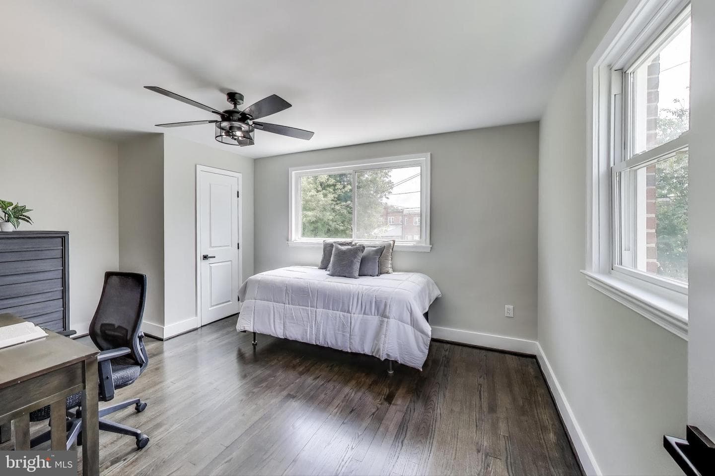 4301 Roberton Avenue photo 14