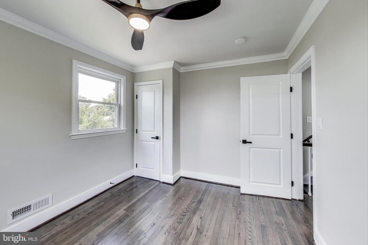 4301 Roberton Avenue photo 22
