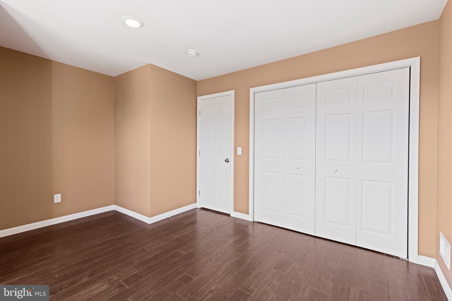 1015 Bonaparte Avenue photo 20