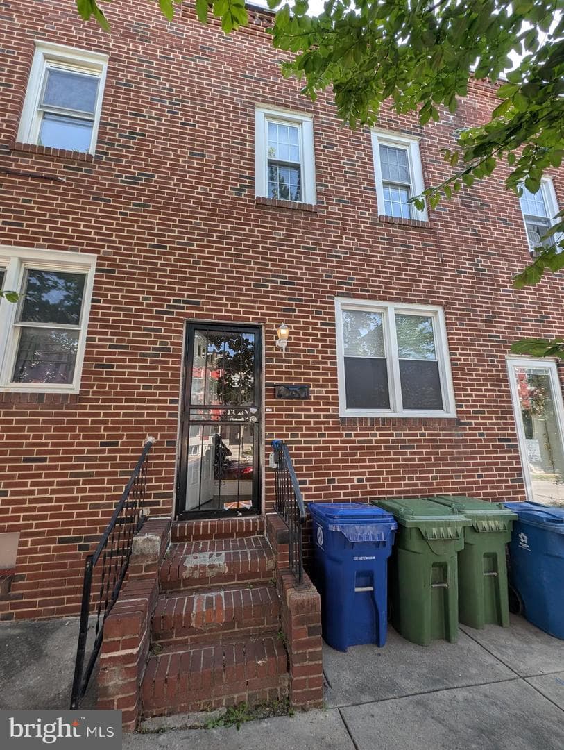 1835 N Bond Street N photo 1
