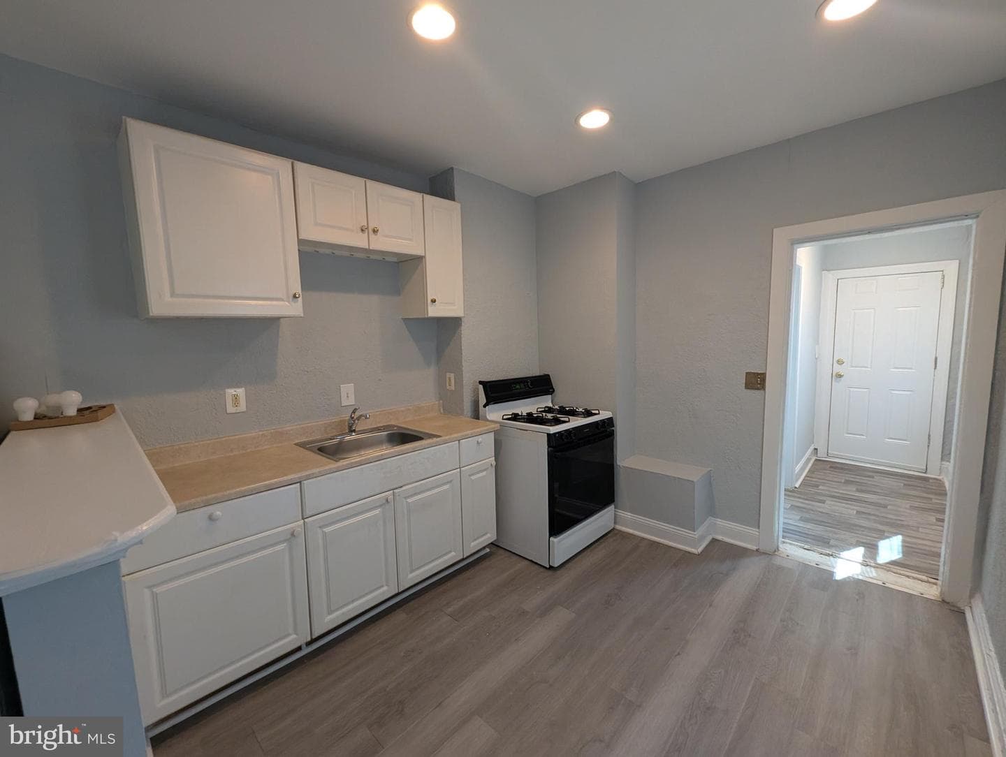 1835 N Bond Street N photo 7
