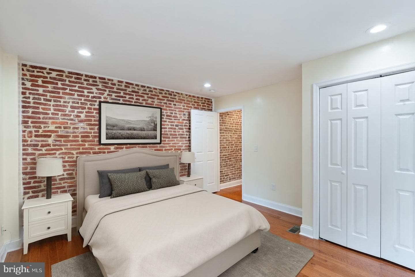 543 N Kenwood Avenue photo 32
