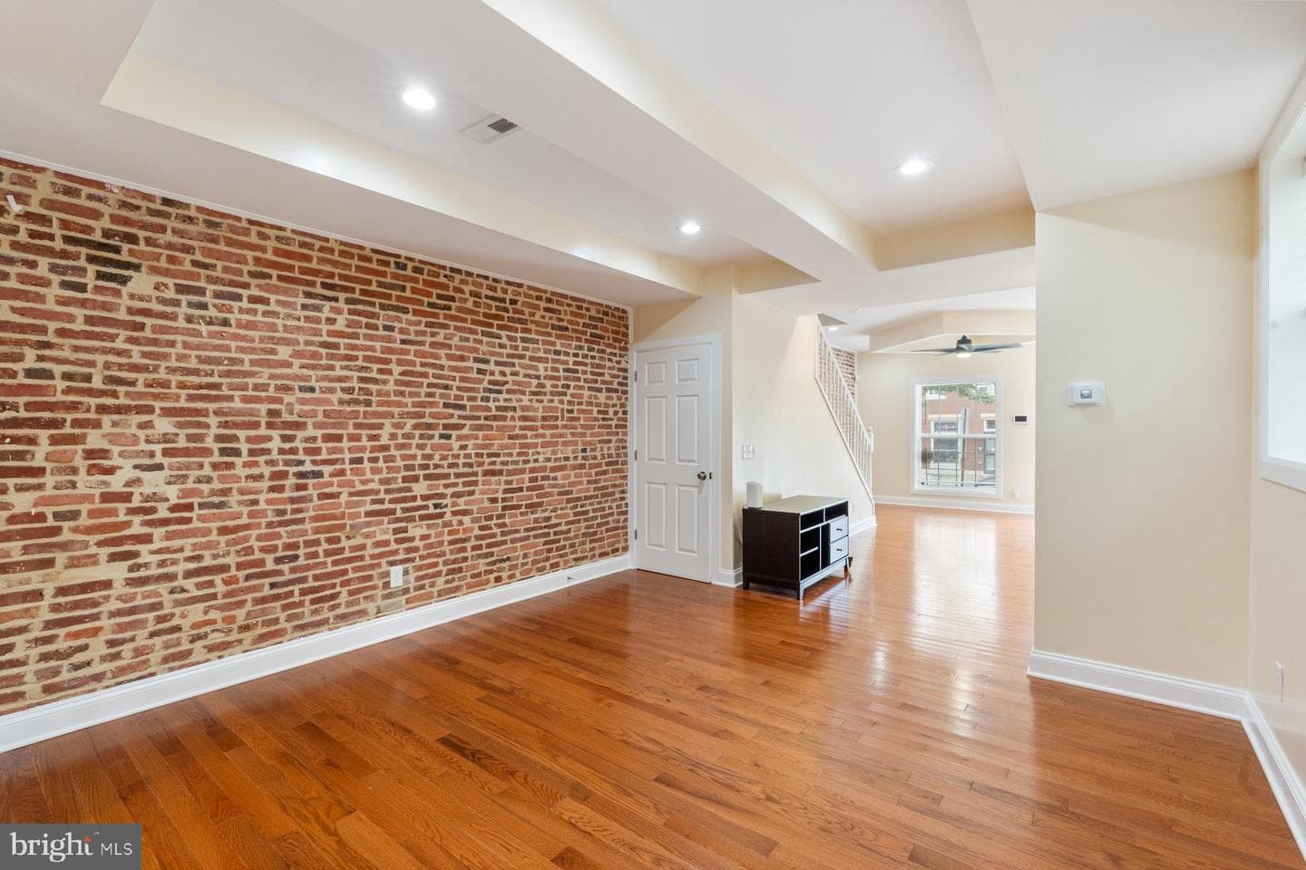 543 N Kenwood Avenue photo 5