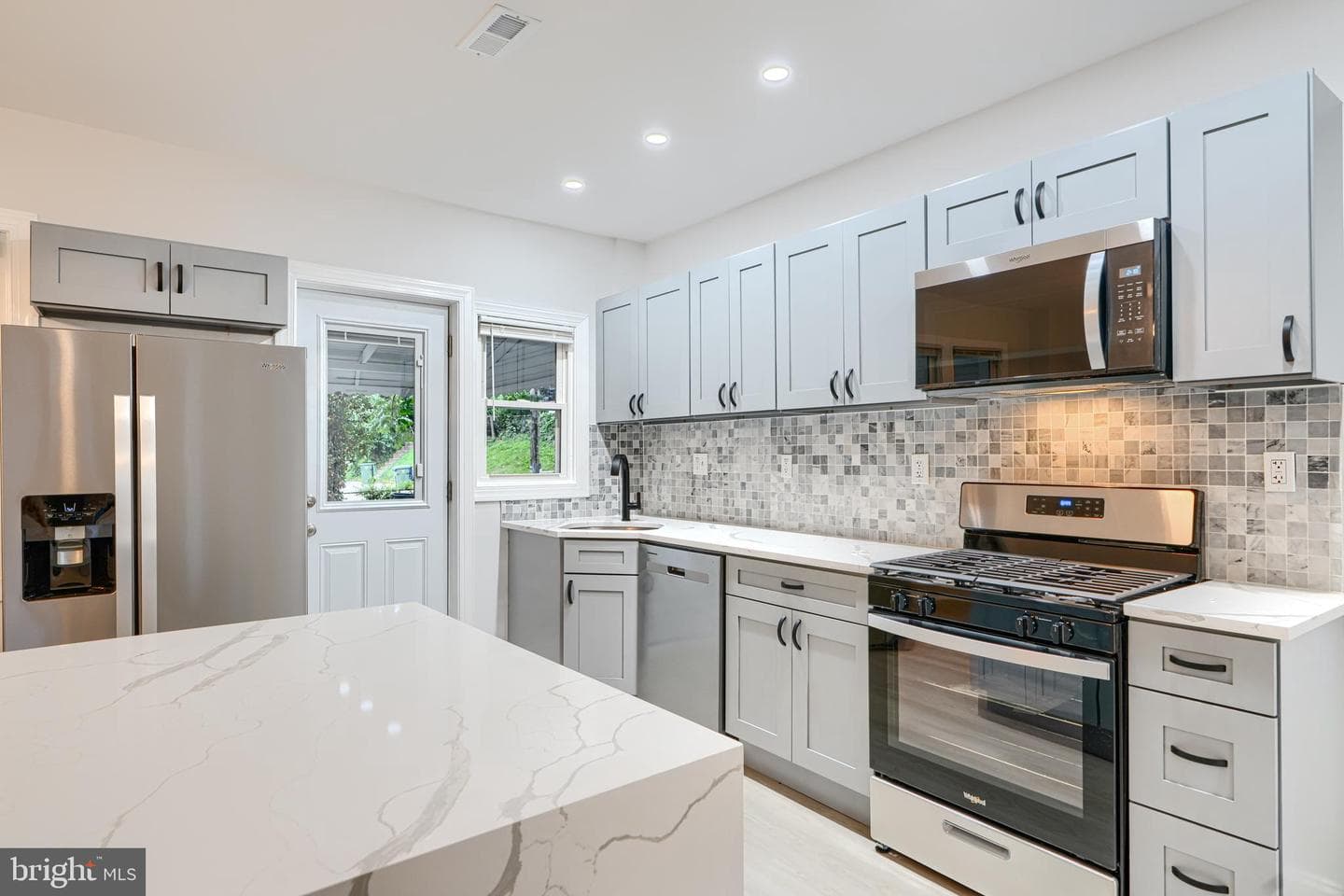 2433 Keyworth Avenue photo 3