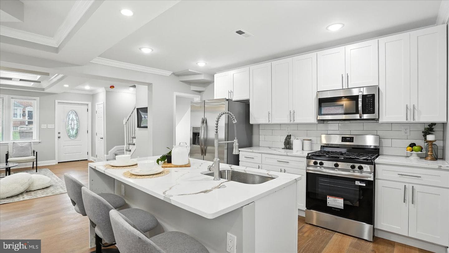 4703 Post Road photo 10