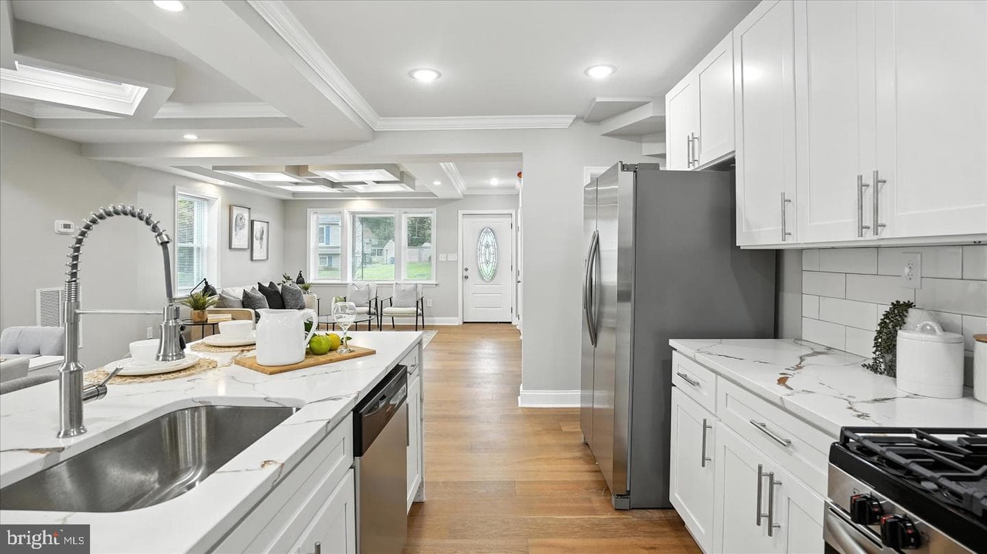 4703 Post Road photo 12