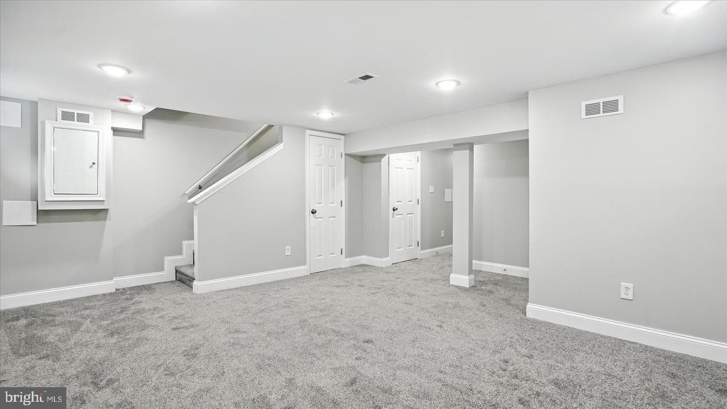 4703 Post Road photo 19