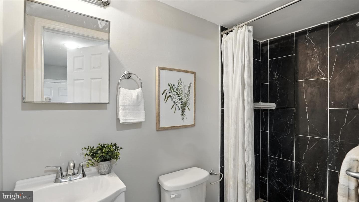 4703 Post Road photo 22