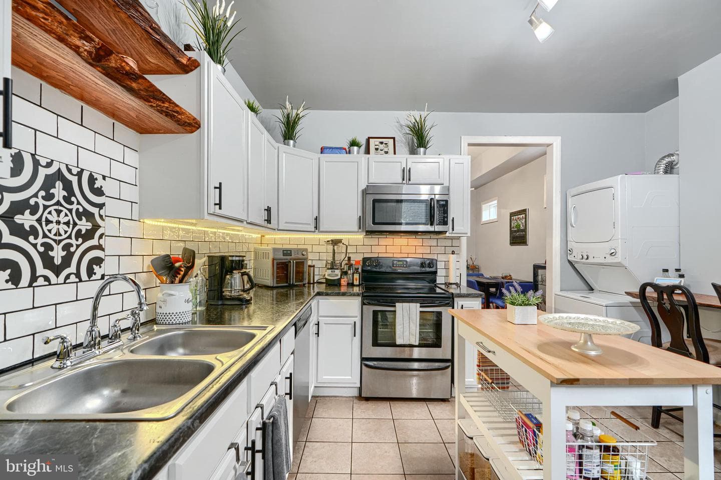 300 E 27th Street photo 18