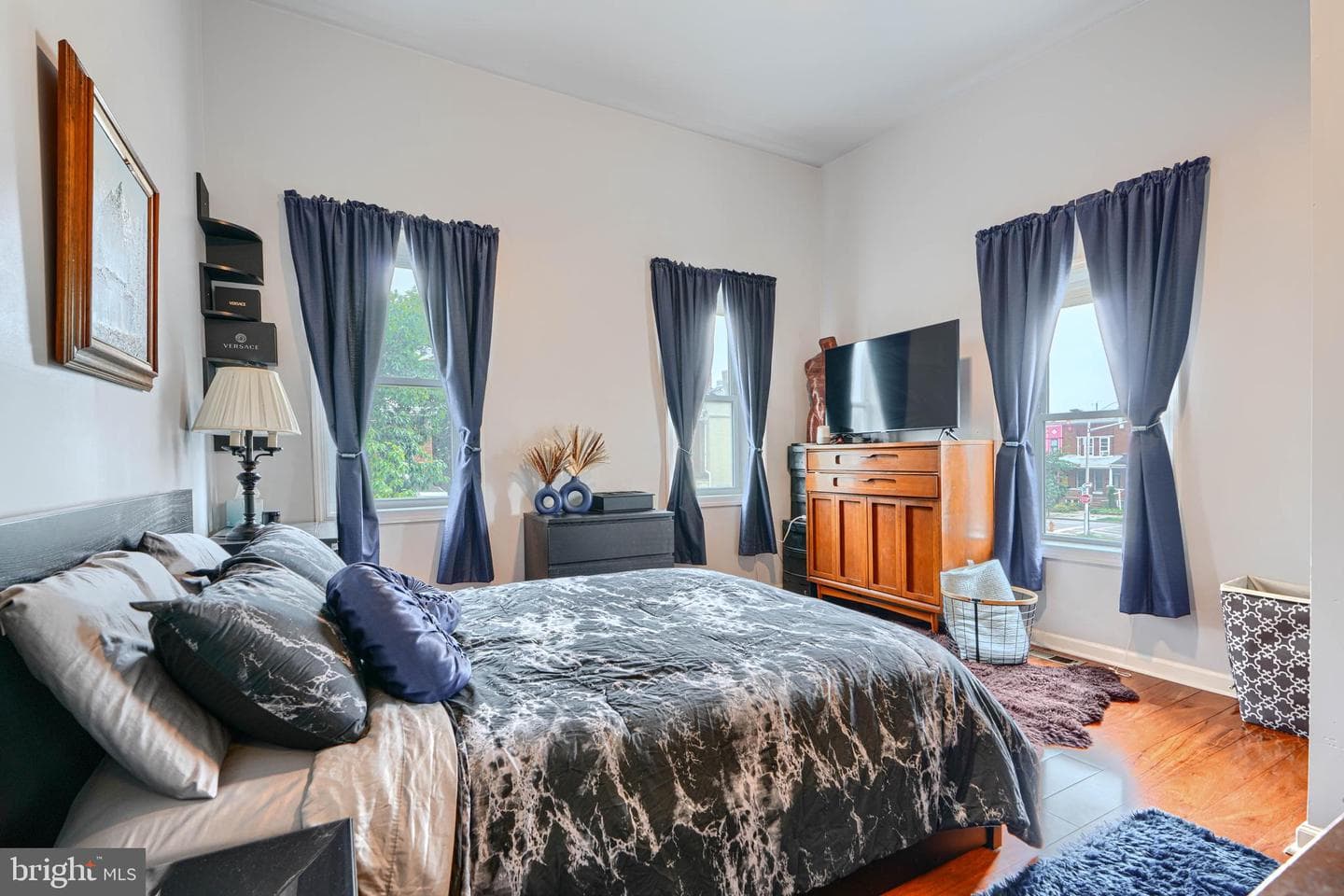 300 E 27th Street photo 24