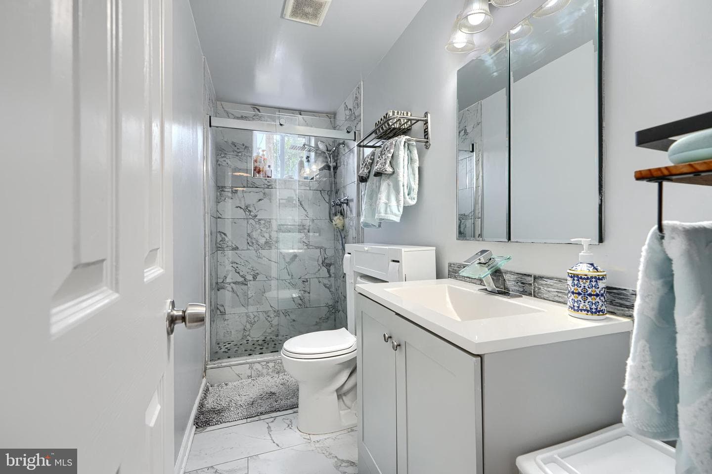 300 E 27th Street photo 33