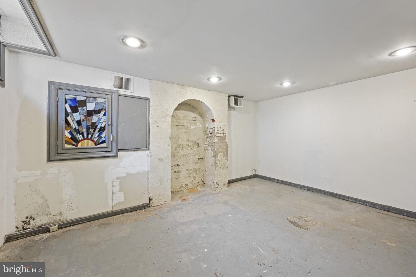 8 E Mulberry Street photo 31