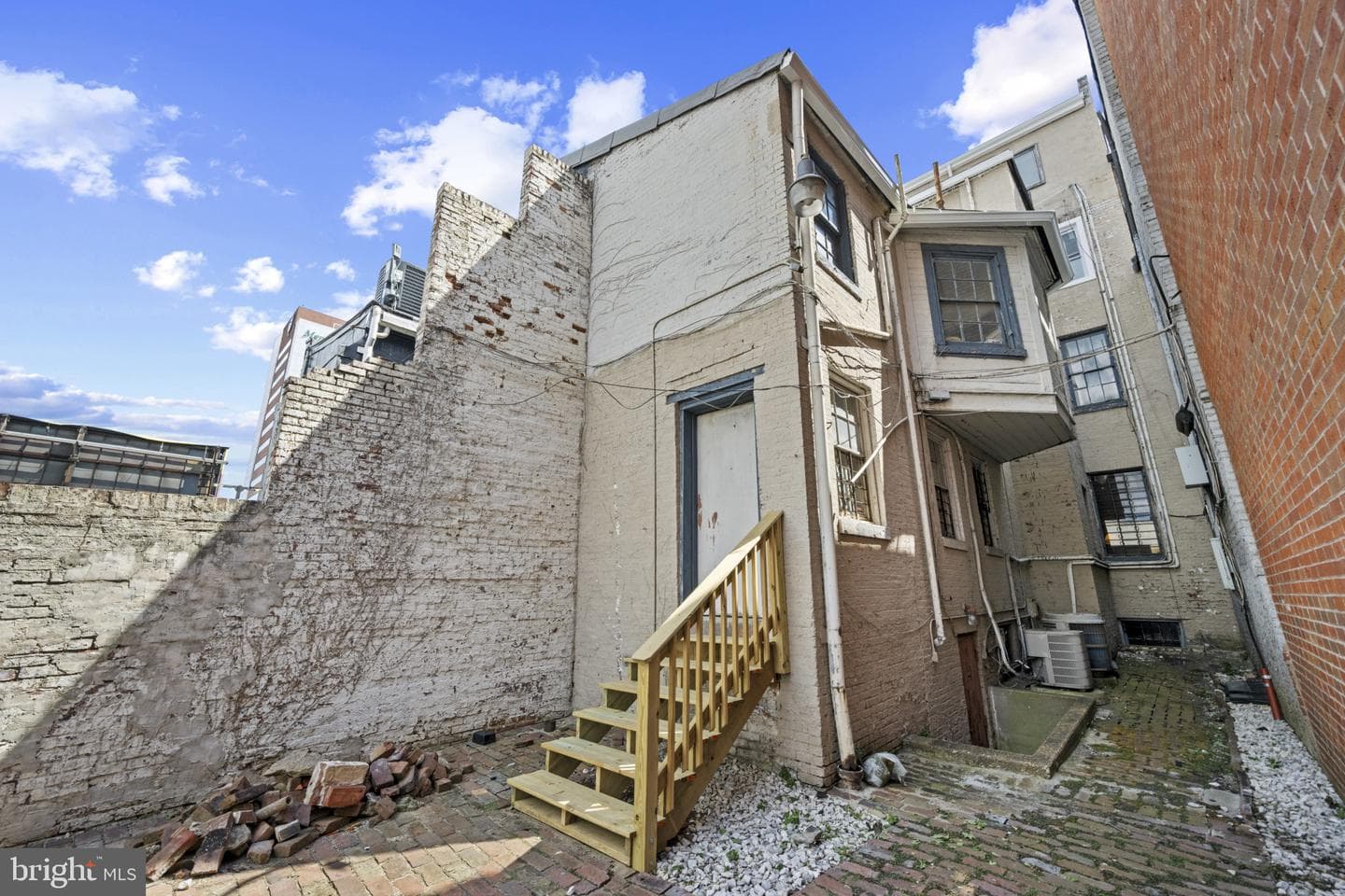 8 E Mulberry Street photo 34