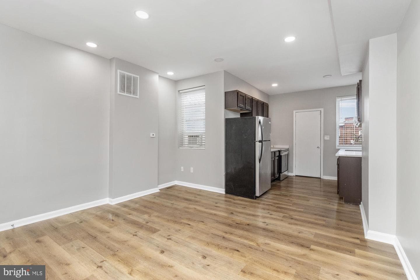 539 S Longwood Street photo 5