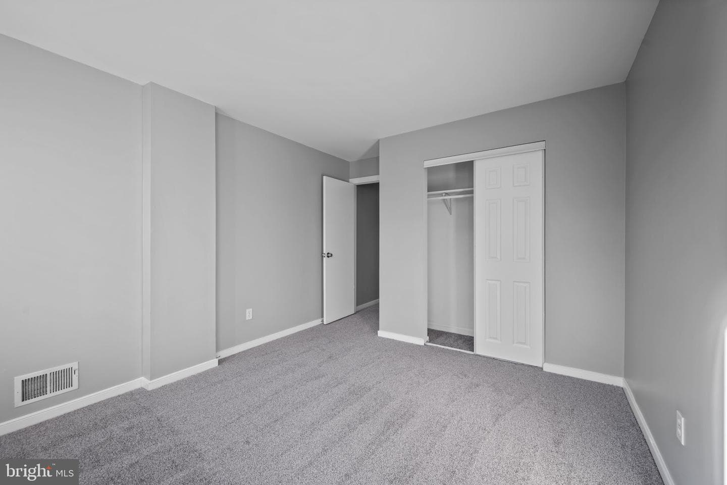 738 McHenry Street photo 18