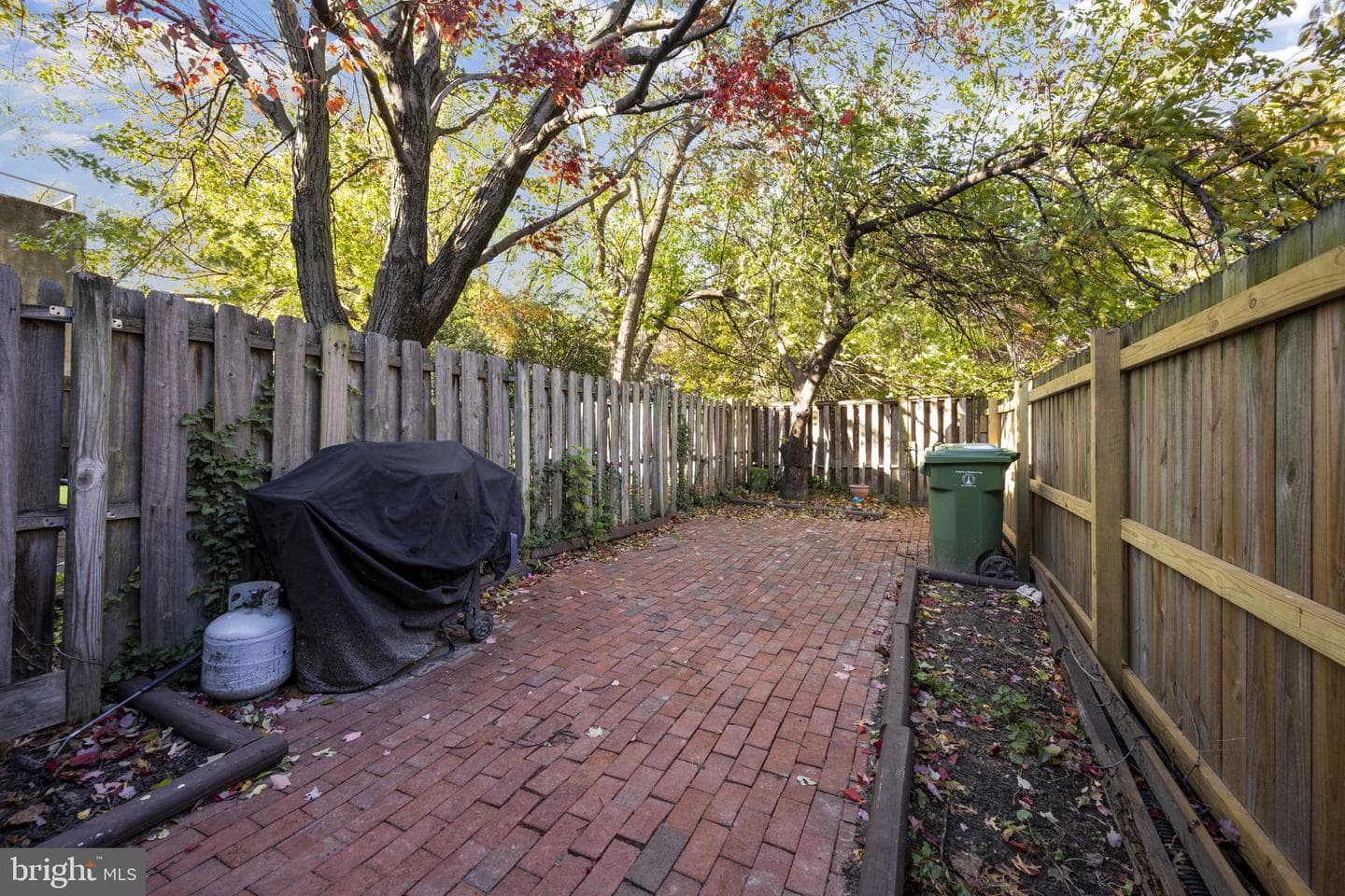 738 McHenry Street photo 39