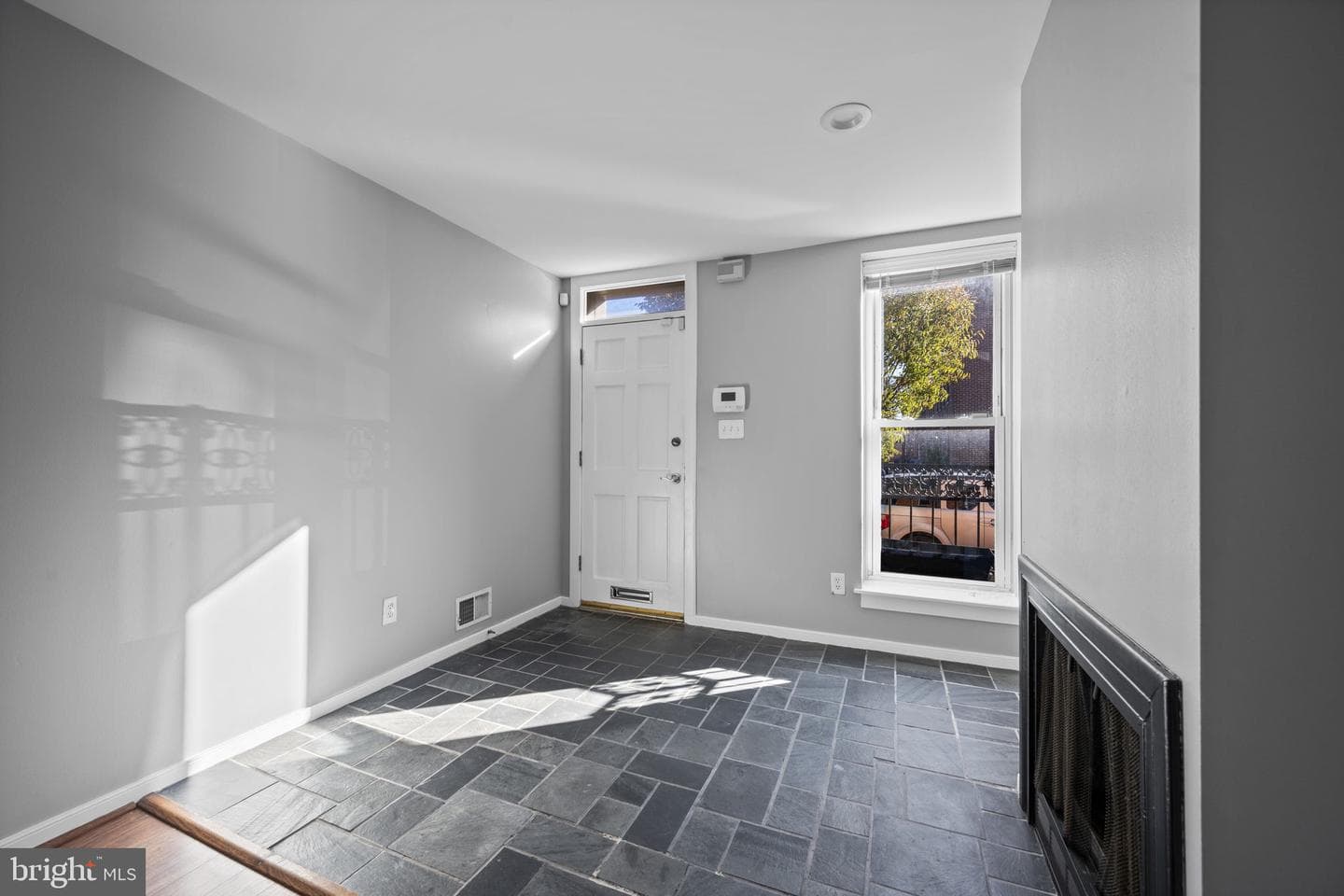 738 McHenry Street photo 6