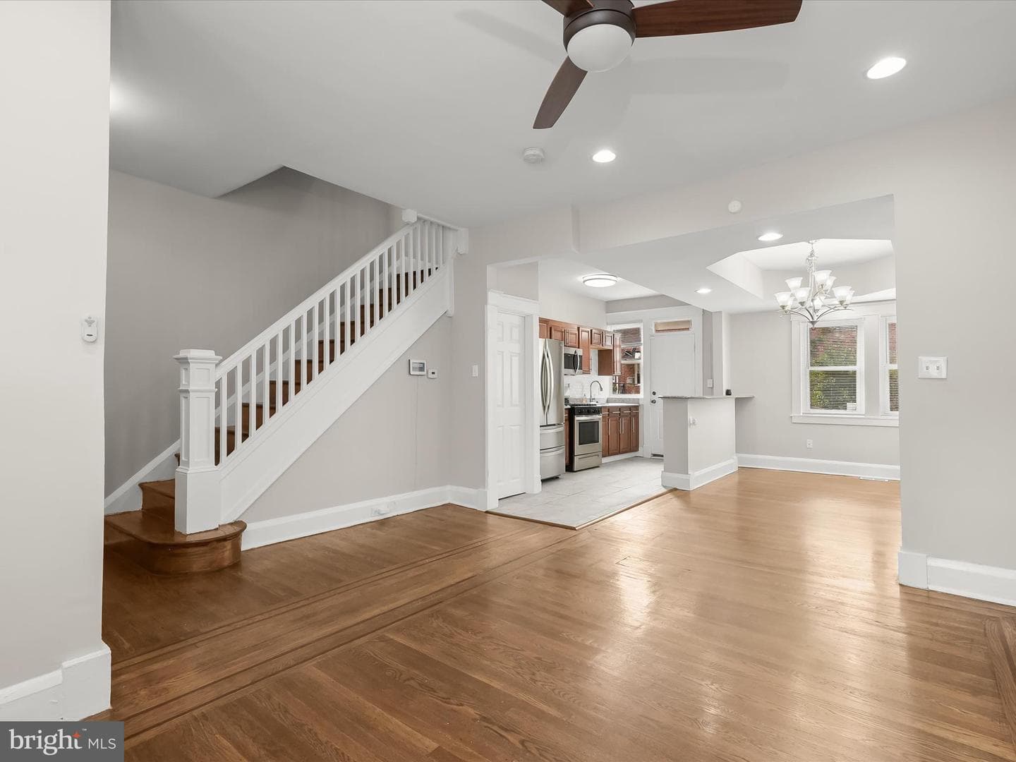 794 N Grantley Street photo 3