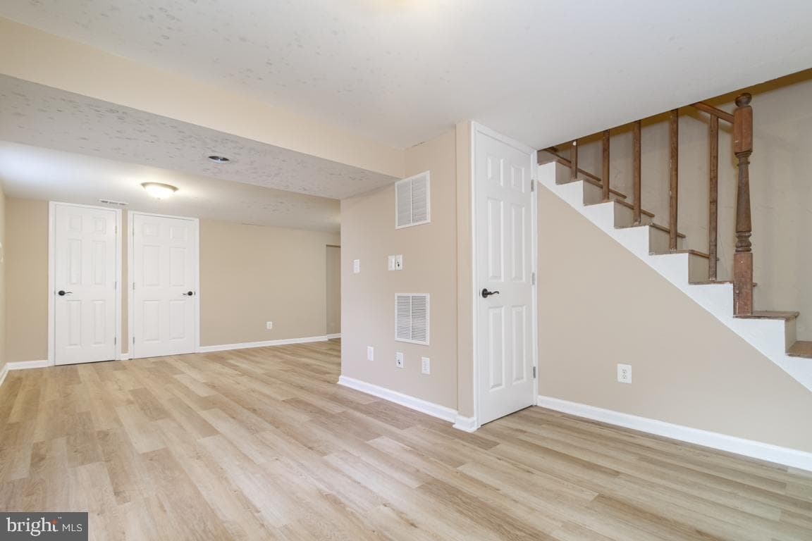 6407 Fernbank Avenue photo 11