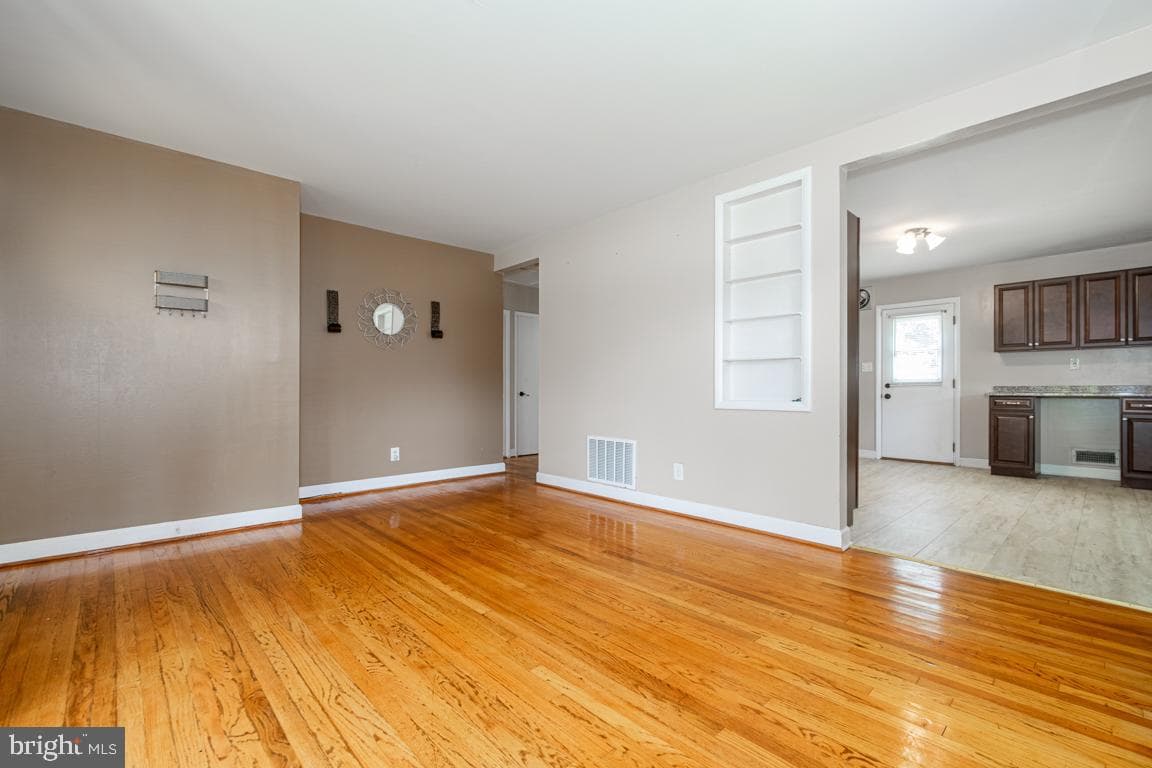 6407 Fernbank Avenue photo 5