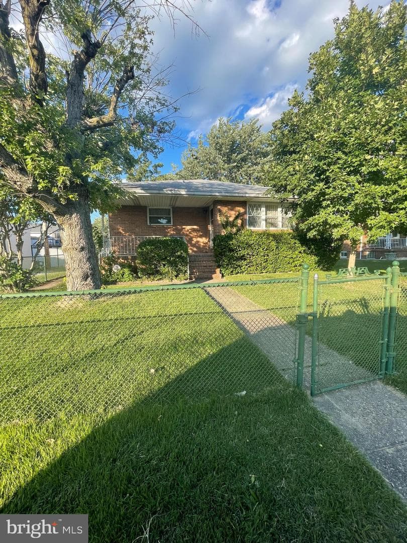 1703 Long Place photo 1