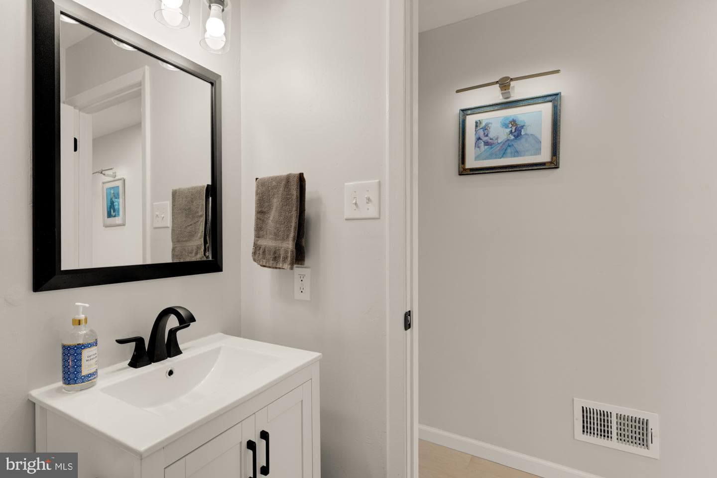 1037 S Hanover Street photo 22
