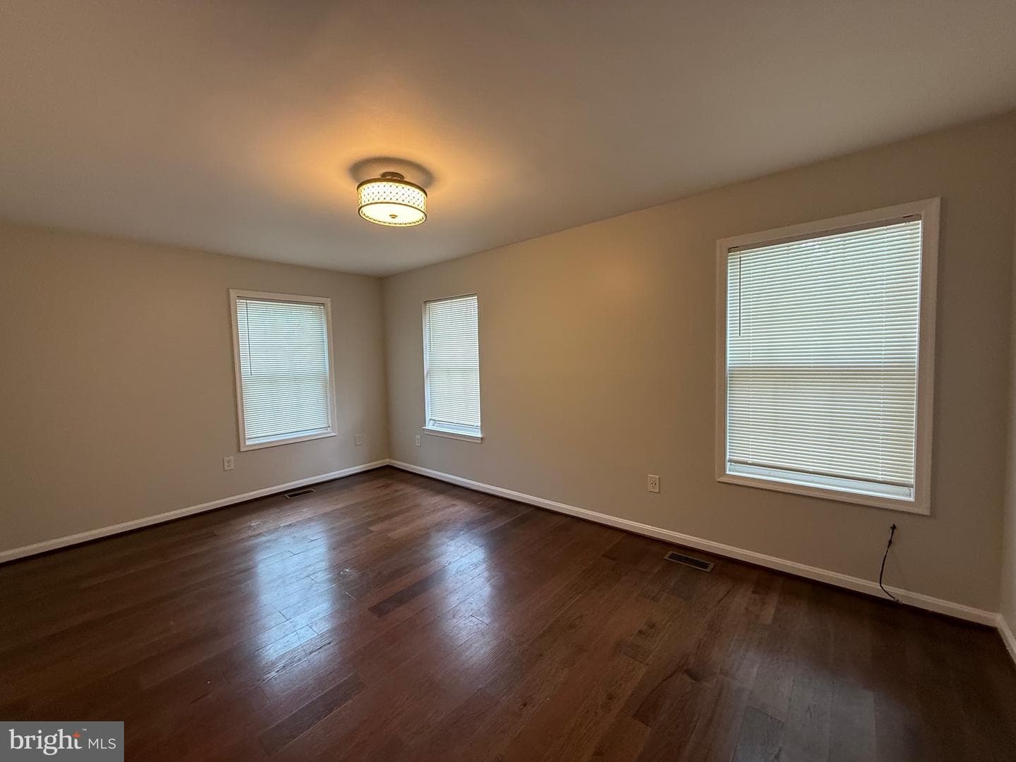 900 Argyle Avenue photo 11