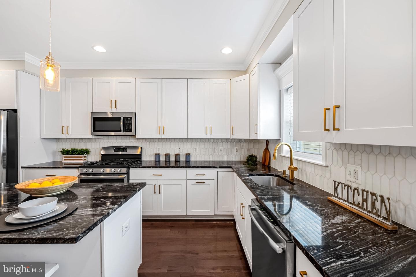 103 W Ostend Street photo 13