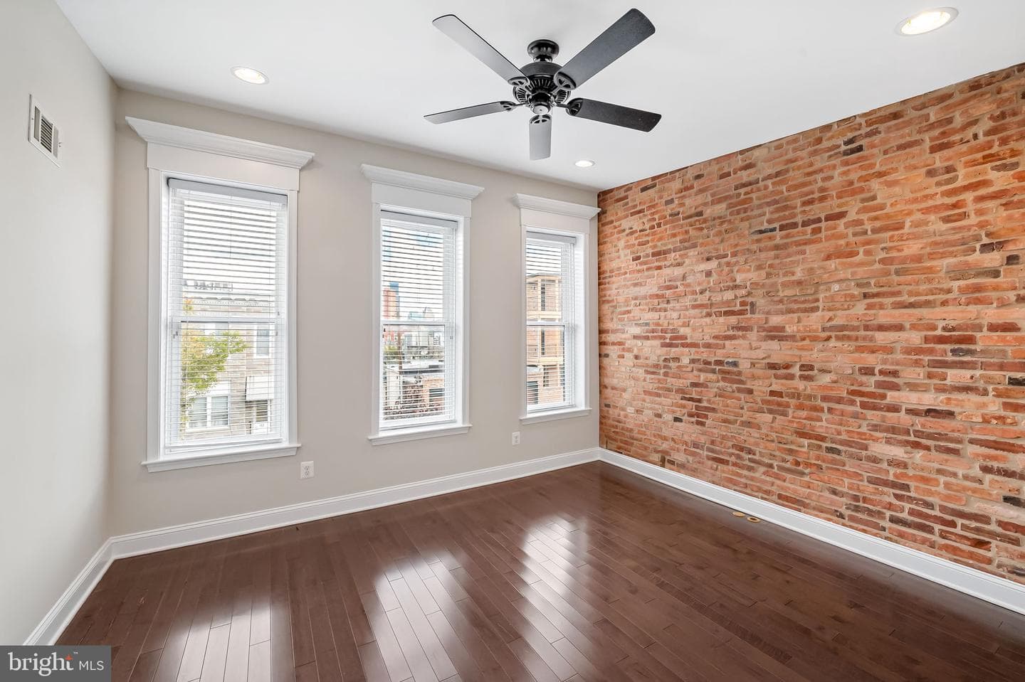 103 W Ostend Street photo 15