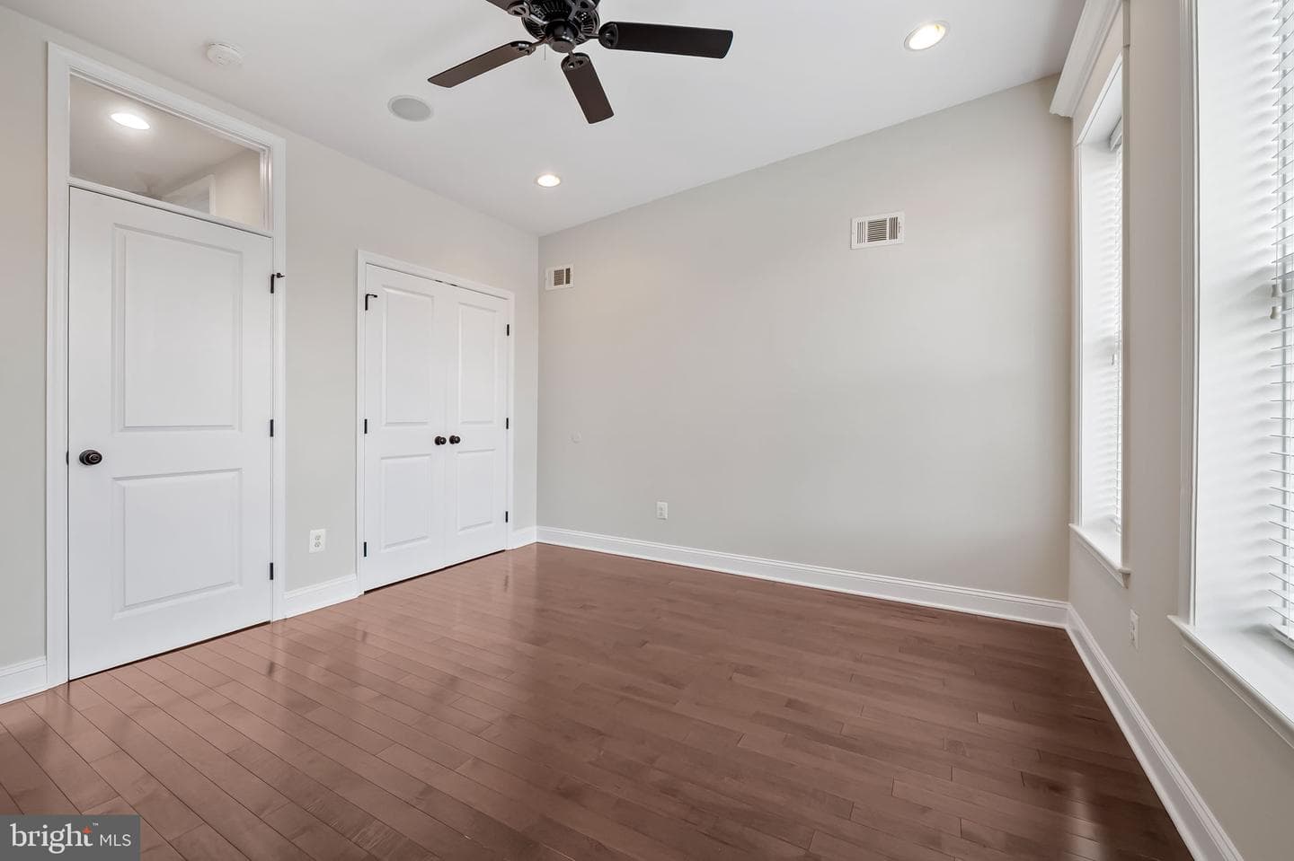 103 W Ostend Street photo 16