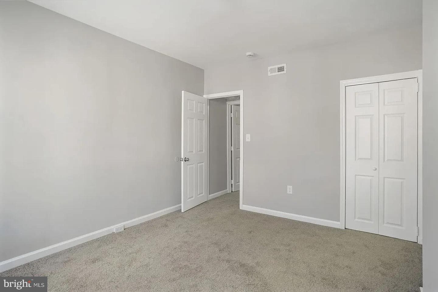 1249 Sargeant Street photo 6
