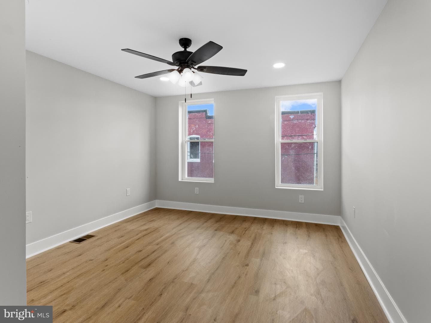 5 N Clinton Street photo 14