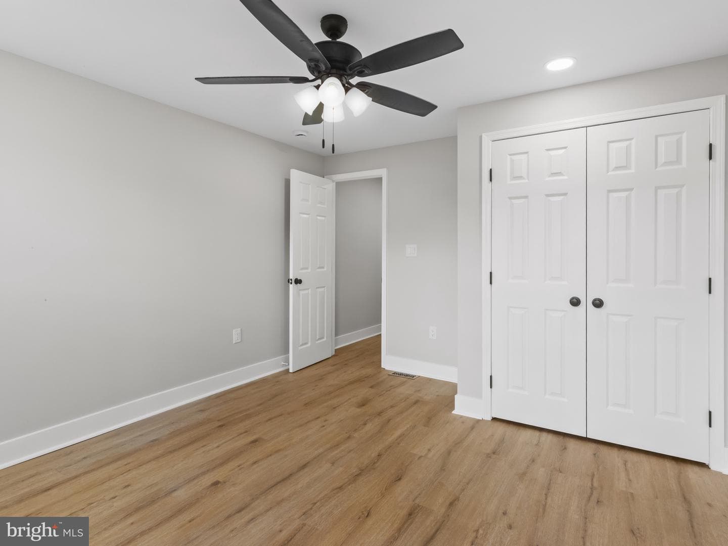 5 N Clinton Street photo 16