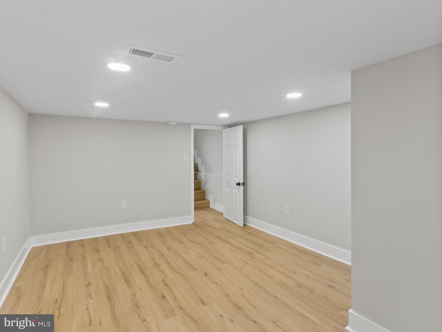 5 N Clinton Street photo 20