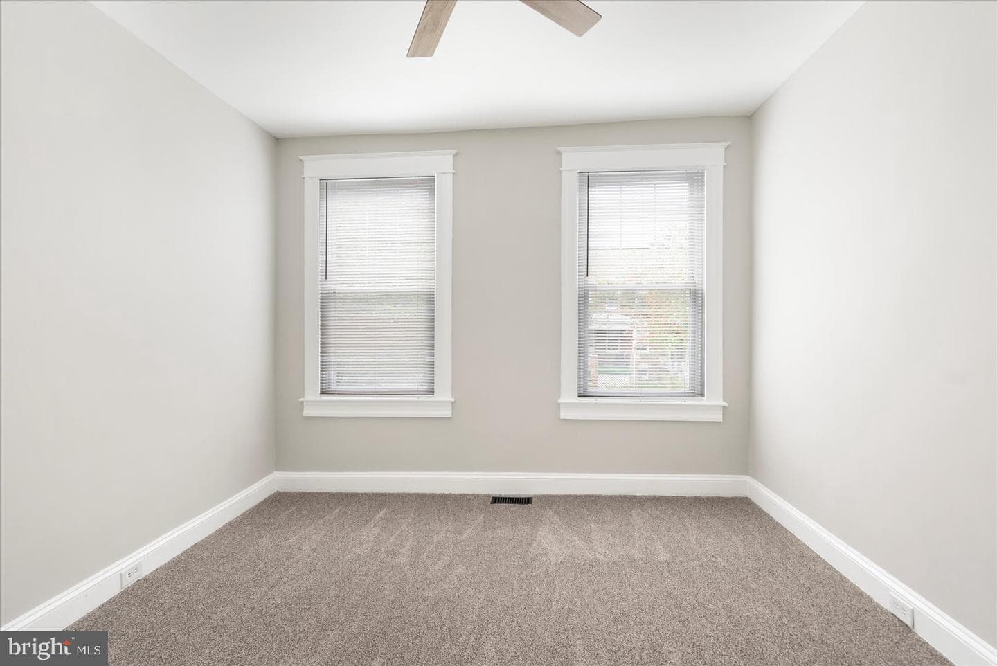 319 Lyndhurst Street photo 24