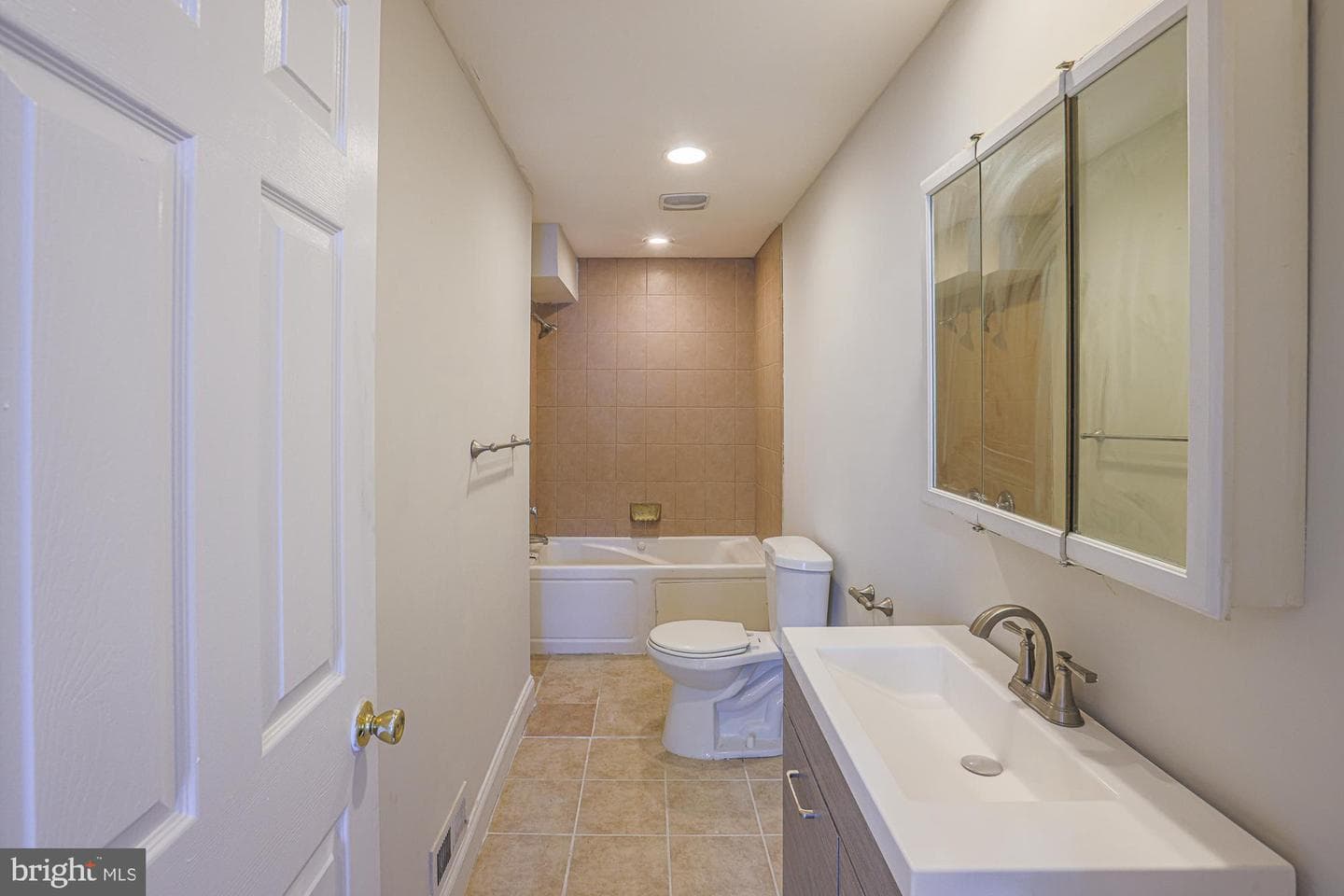 1241 Sargeant Street photo 19