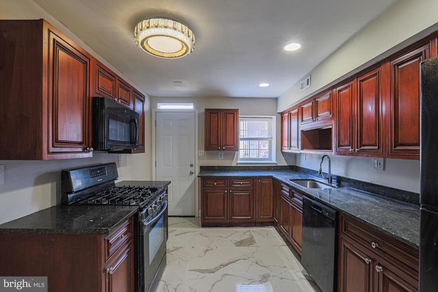 1241 Sargeant Street photo 8