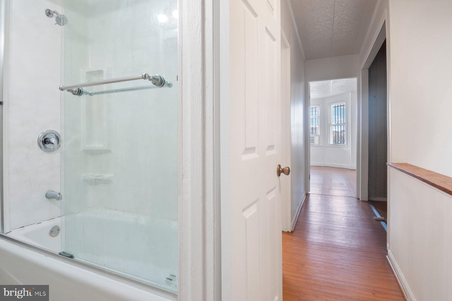 537 Longwood Street photo 18