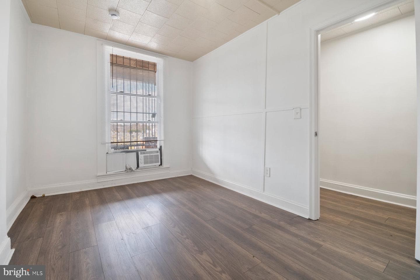 537 Longwood Street photo 6