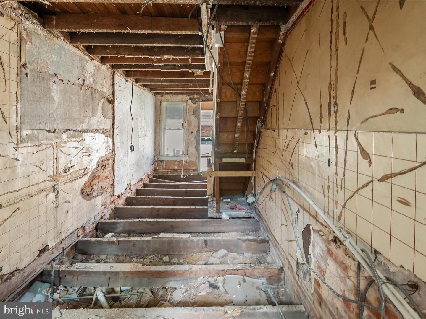 203 S Madeira Street photo 4