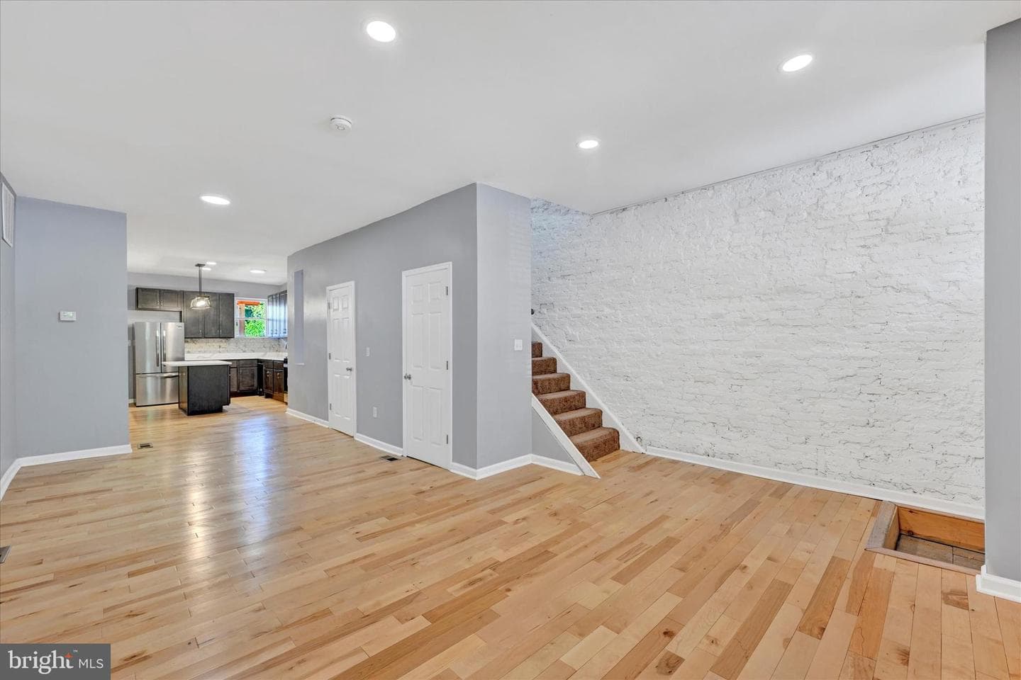 327 E 24th Street photo 4