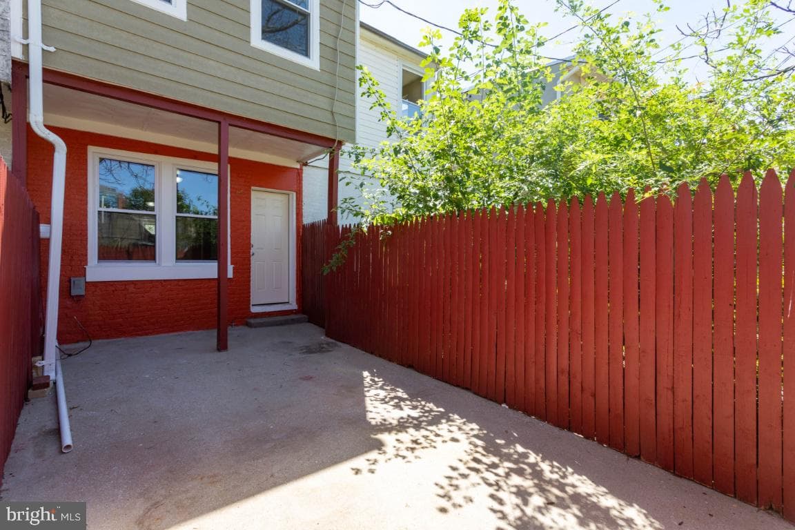 408 N Collington Avenue photo 24