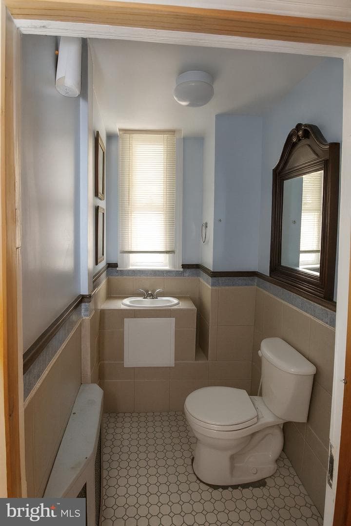 2425 W North Avenue photo 4